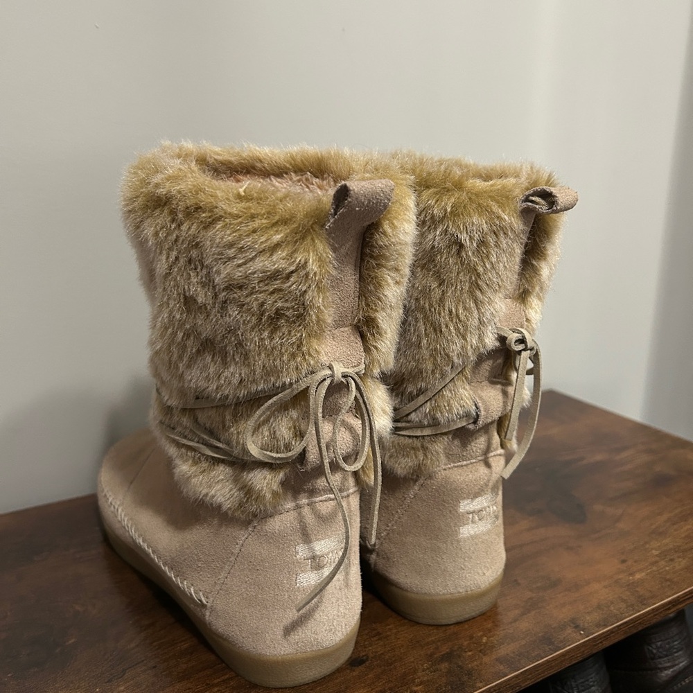 Toms Tan Faux Fur Lined Footwear